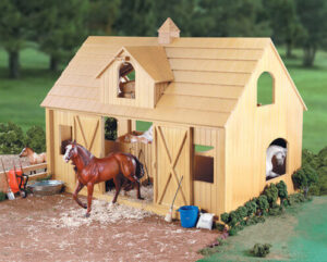 Breyer Deluxe Wood Barn with Cupola