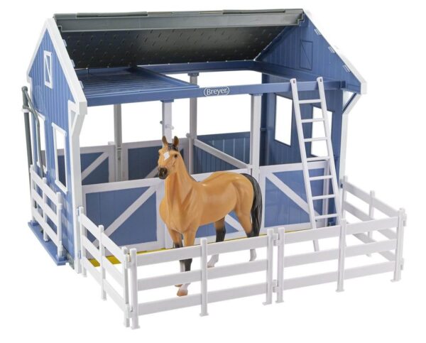 Breyer Deluxe Country Stable with Horse