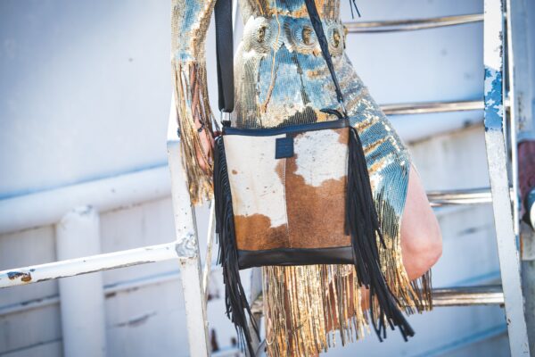 STS37887_Cowhide_Ponderosa_Black_Lifestyle