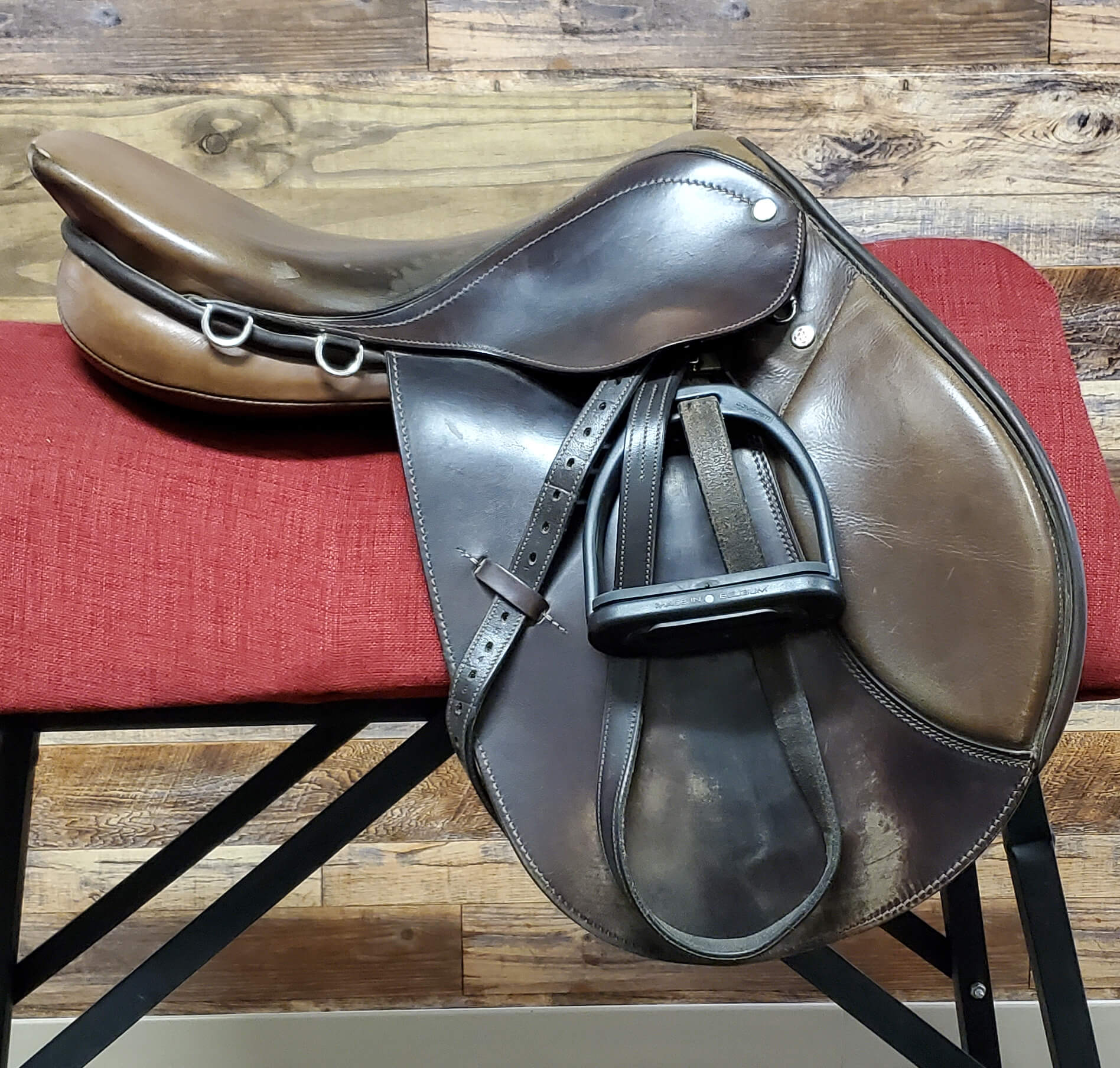 Used Courbette Close Contact Saddle Alternate View