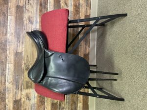 Used Courbette Marshall Black Dressage 17.5" Med/wide Tree